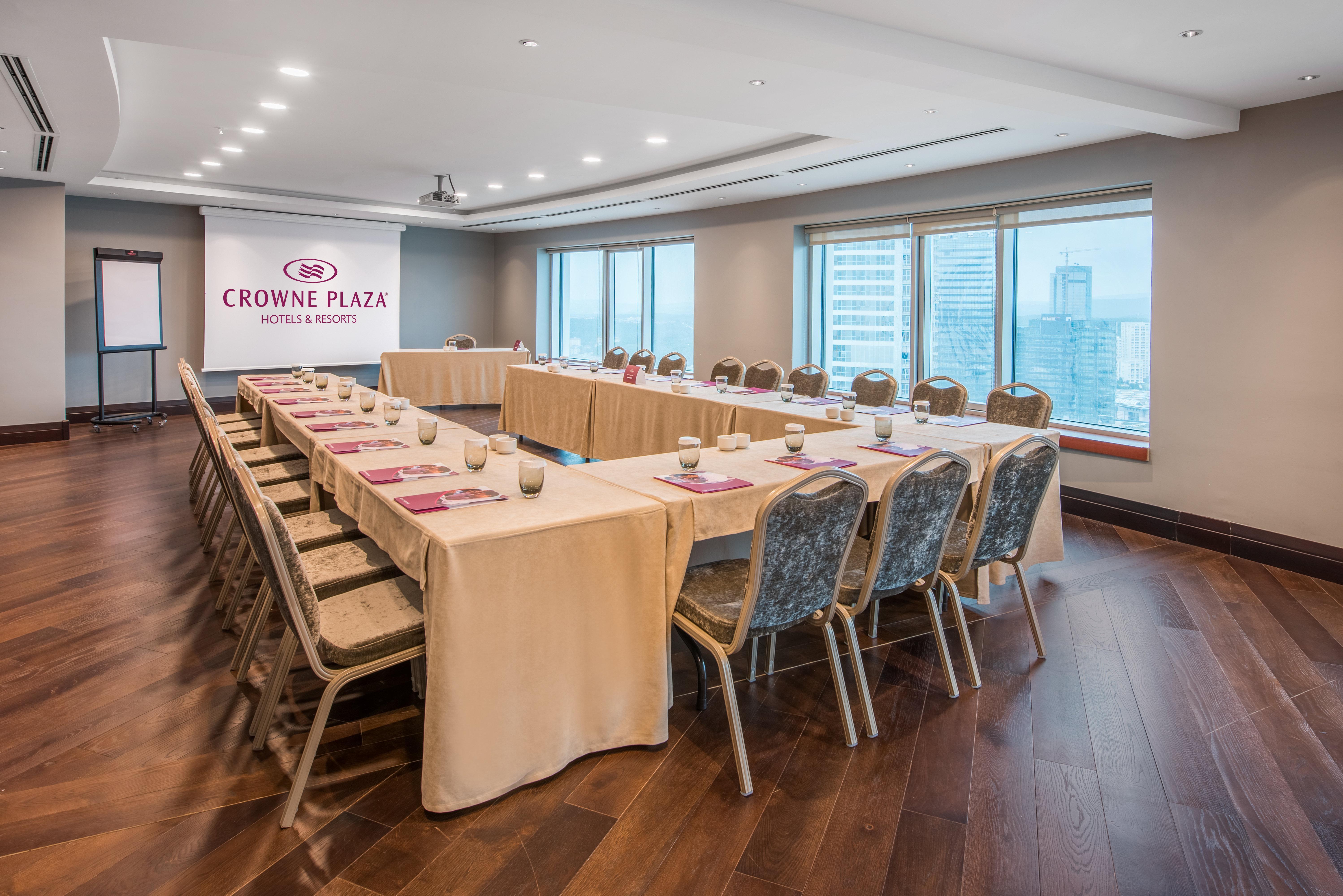 크라운 플라자 이스탄불 오리아파크 호텔 외부 사진